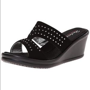 New in box Skechers size 9 wedge